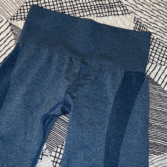 Amazon seamless leggings. - Picture 2 of 4